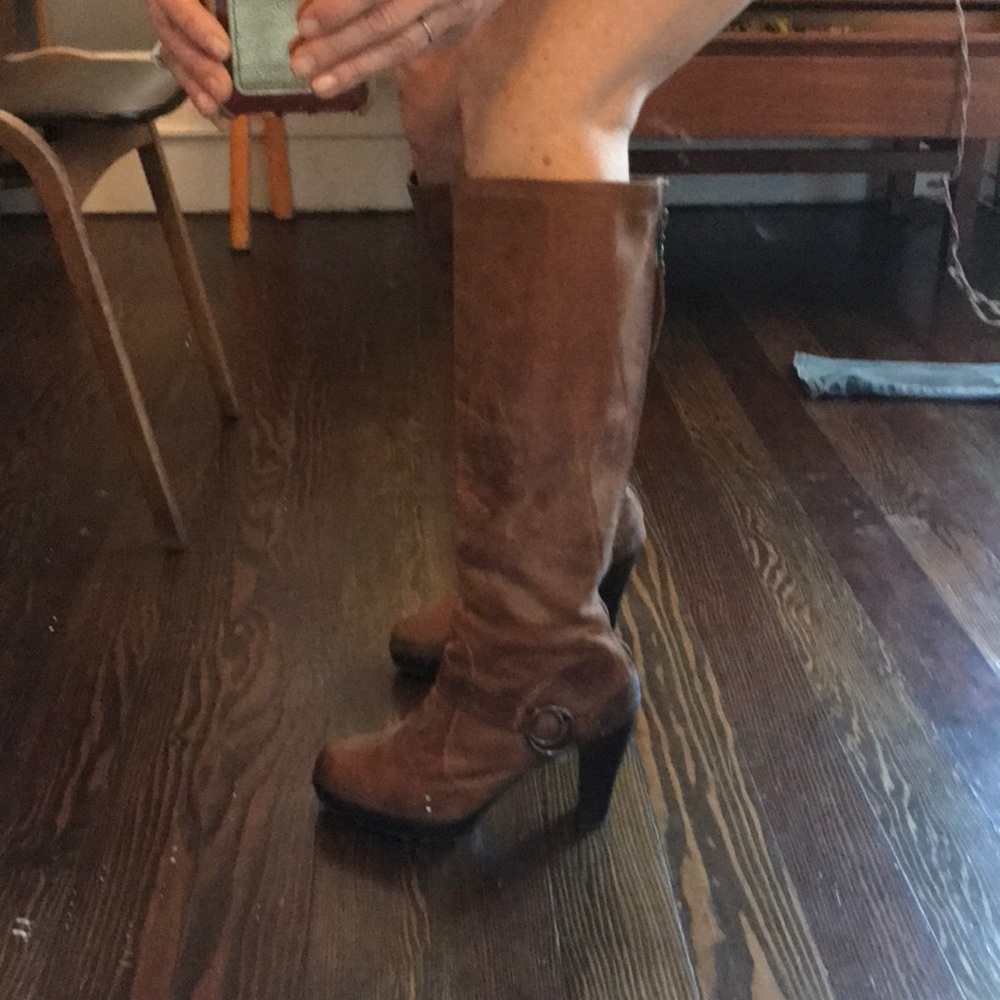 Rustic sexy brown leather heel boots!